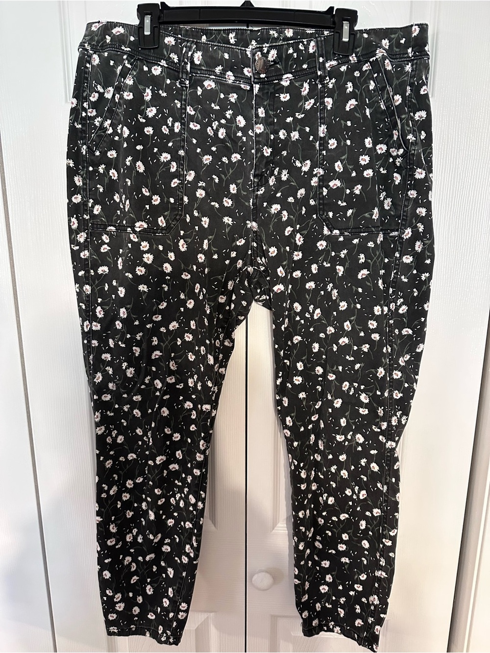 Lane Bryant Black & White Floral Jeans Size 18